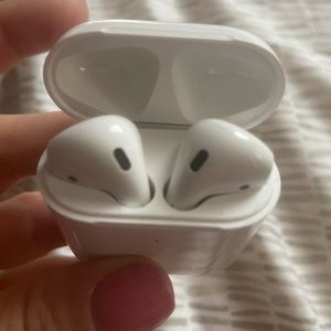 Brand new APPLE AIRPODS never used
